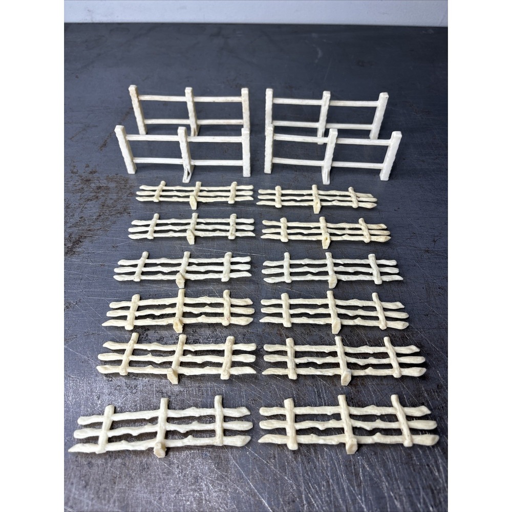 Lot Of 16 VTG Fence Sections White Cream Rail Western Playset Farm Plastic